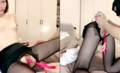 干净微毛美穴御姐被头套男各种玩，振动棒双洞齐插，毛毛虫指套揉小穴 ...