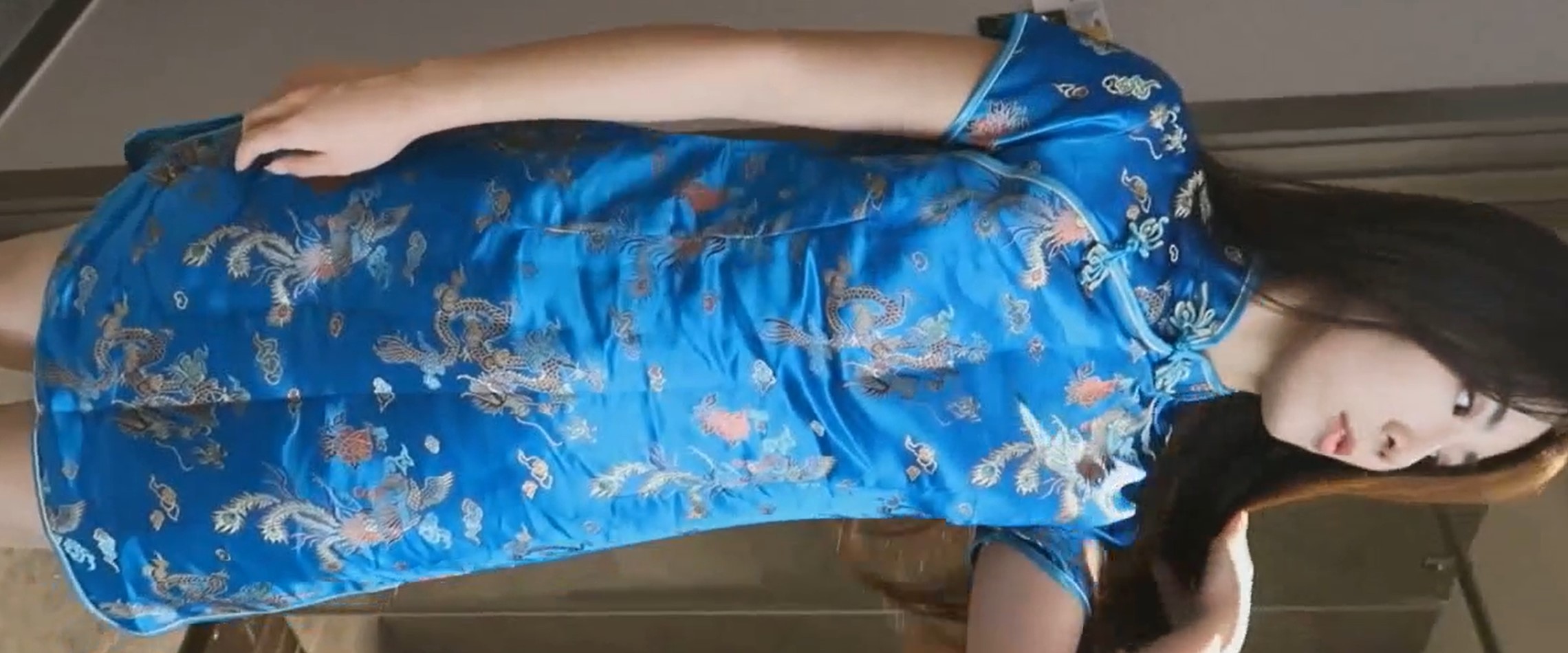 娇俏的玉体 在聚光灯下极致展现