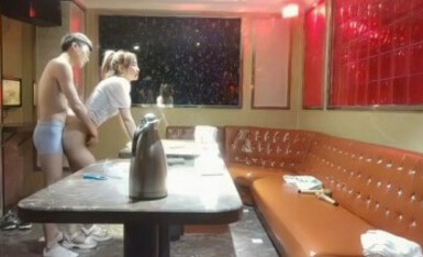 【探花炮哥】，全网商K偷拍独家，2000包间干漂亮小姐姐，前凸后翘