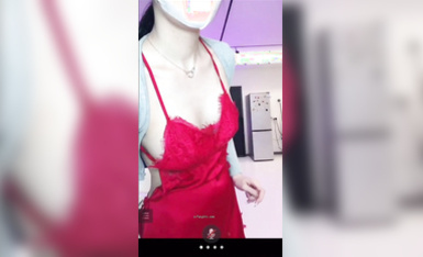 抖音重磅：56W粉絲女神【草莓小甜心】【丁姐】高價走私直播秀 (7)