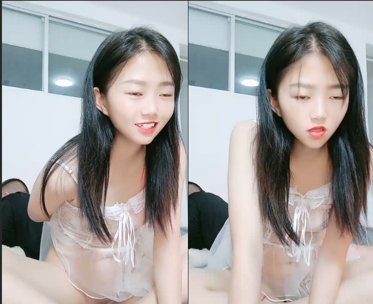 甜美小少妇露脸无毛白虎逼，深夜刺激狼友互动撩骚，主动给小哥哥口交大鸡巴，激情上位各种草大哥浪叫不止