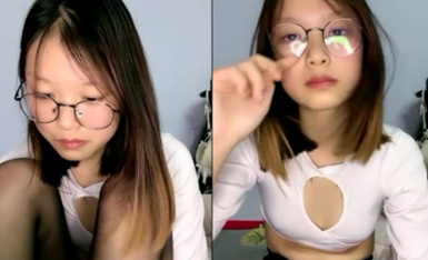 新人！【泡泡鱼妹妹】两个00后可爱眼镜妹~舌吻互舔无套啪啪~稚嫩的少女胴体，看了流鼻血 (6)