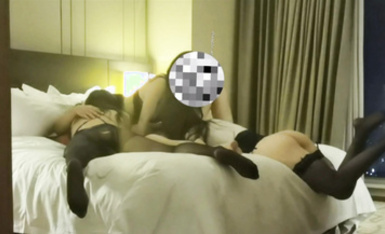 極品露出系淫妻網紅@小鯨魚 付費尺度作合1 (14)