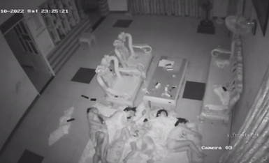 2023最新流出黑客 破解家庭攝像頭偷拍啪啪合集 小哥站著無套搞媳婦逼逼精液流了一地 (2)