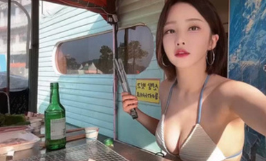 爆炸傷害！前女團成員盛世容顏極品模特chung最新私拍~名宿海灘拍拍寫真喝點酒烤點肉完事進屋干一炮1