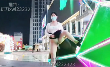 11月最新流出重磅，新晉級推特小騷妹【小瓦力】私拍，畢業就下海，當母狗公共場合露出啪啪肛交芹菜插穴雙通吃精相當狂放 合集（7）