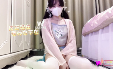 酥酥(桃醬) -漢服少女補課期間雙具玩弄