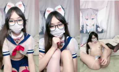 深圳羅湖眼鏡學妹【困困兔吖】JK絲襪一字馬 舞蹈功底很強 身體柔韌，妹子嬌瘦穴特大！道具狂插 (4)