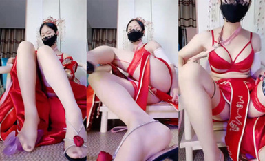 私密電報群VIP福利，戶外露出紫薇，極騷母狗【小湯圓】道具雙通高潮噴水，擼點滿滿 (3)