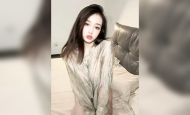 抖音極品長腿巨乳阿黑顏反差婊「AY的奇思妙想日記」約炮啪啪視頻流出，人前端莊，人後母狗，完美炮架子！2