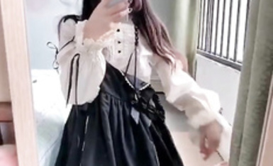 【青春無敵】推特人氣嫩妹，抖音風女菩薩【tongtong_22】福利，裸舞自慰啪啪 (2)