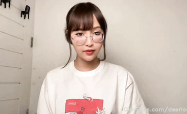 萬狼求檔OnlyFans斯文眼鏡反差小姐姐【deerlong】私拍合集,極品中的極品天生的肉便器,純情少女展現精湛口活兒口爆吞精 (2)