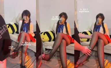 粉穴蘿莉COSER星星和爸爸的淫靡日常「星十三」付費資源 高中學生JK黑絲福利姬，雙馬尾口交啪啪，後入粉嫩小穴冒白漿