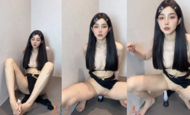 【童顏巨乳】小騷貨插穴自慰_足交騎乘假陽具