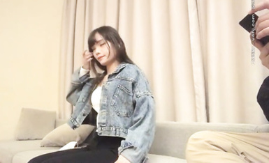 娕正靚妹子，白衣牛仔清純甜美大奶妹子，舌吻互摸口交上位騎乘抽插猛操