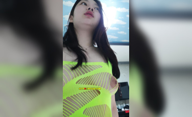 雲盤高質露臉泄密！白皙高顏值竹筍乳美女與男友性愛自拍，超清4K畫質 (2)