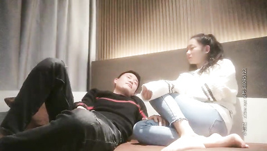 長腿御姐外圍，清純不失性感，長腿掰穴近距離拍攝口交大力猛操