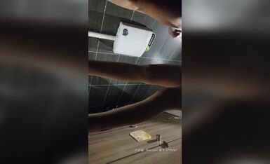 美女主播约男网友网咖见面 迫不及待洗手间里就开操