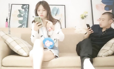 千人斬嫖老師今晚約了個牛仔短裙萌妹，近距離拍攝摸奶調情特寫口交，上位騎乘抽插猛操