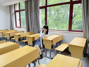 清純校服JK女大學生，人前是個超級乖巧的小甜妹，在床上被男友調教成反差母狗，簡直不要太騷