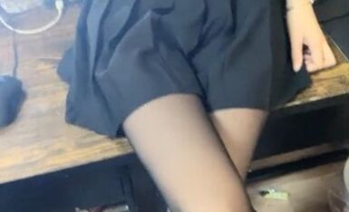 制服黑丝美女太骚了，真实勾引