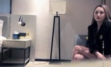 肌肉猛男网约高端极品外围骚女，超短裙美腿现金支付